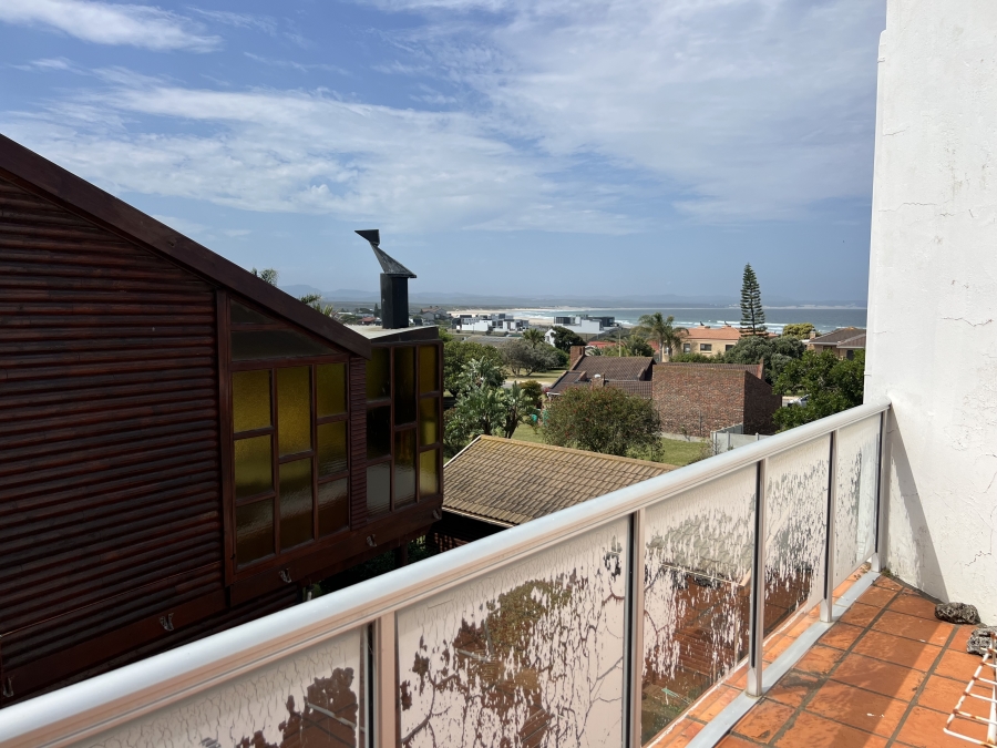 5 Bedroom Property for Sale in Wavecrest Eastern Cape